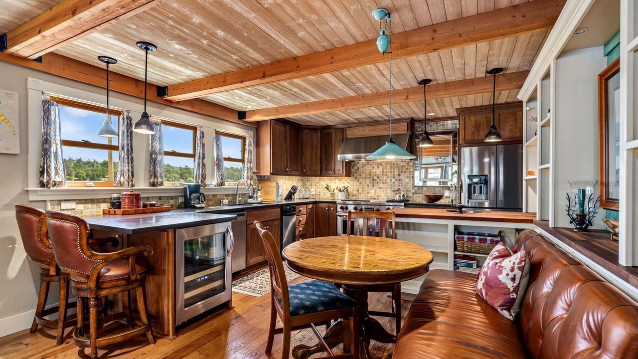 Photo of Kitchen in Groveland