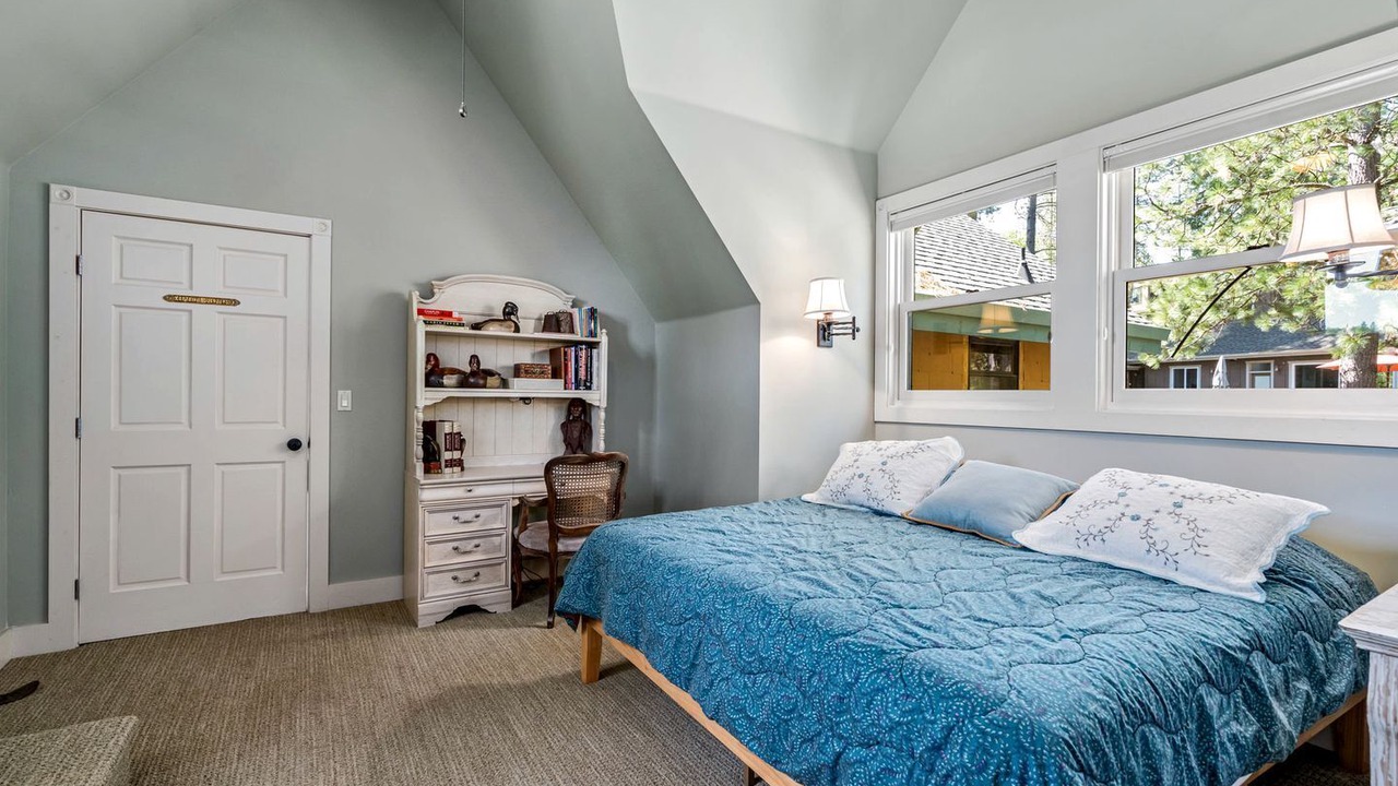 Photo of Bedroom in Groveland