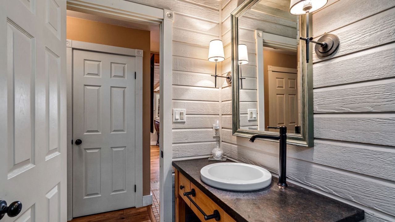 Photo of Bathroom in Groveland