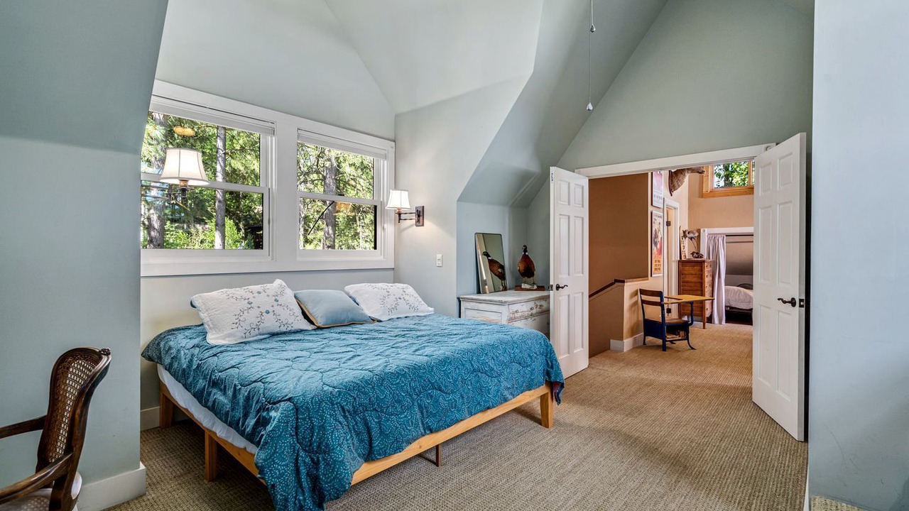 Photo of Bedroom in Groveland