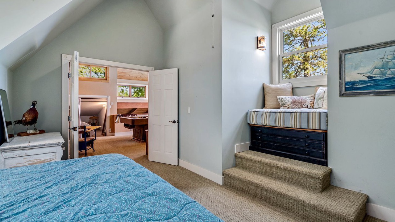 Photo of Bedroom in Groveland