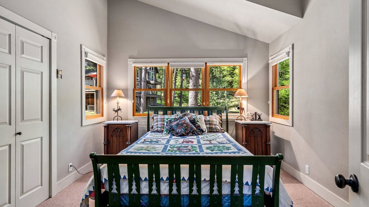 Photo of Bedroom in Groveland