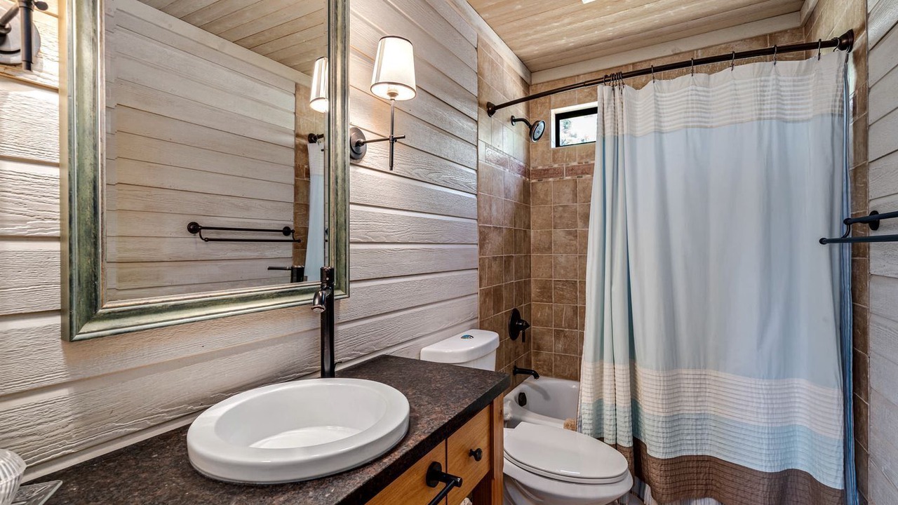 Photo of Bathroom in Groveland