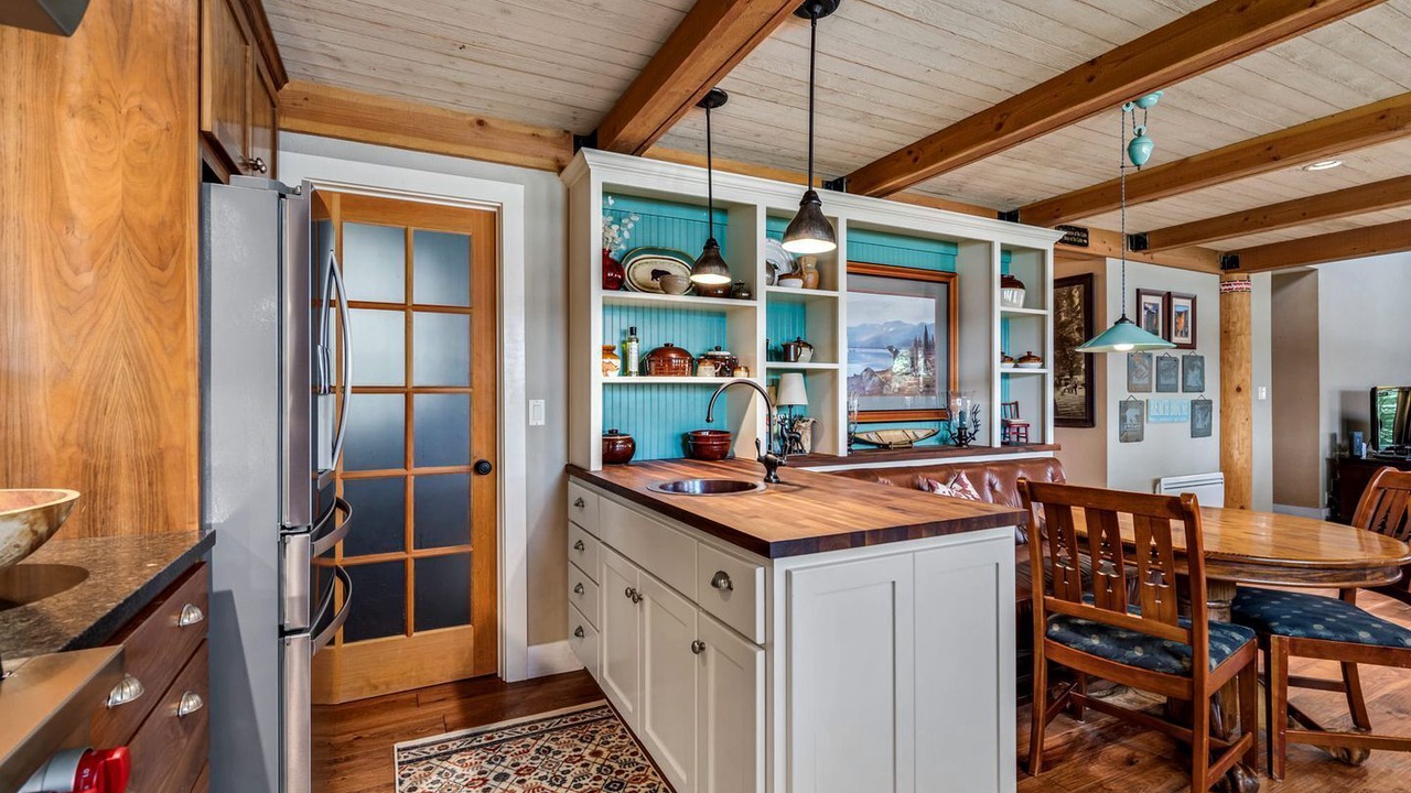 Photo of Kitchen in Groveland