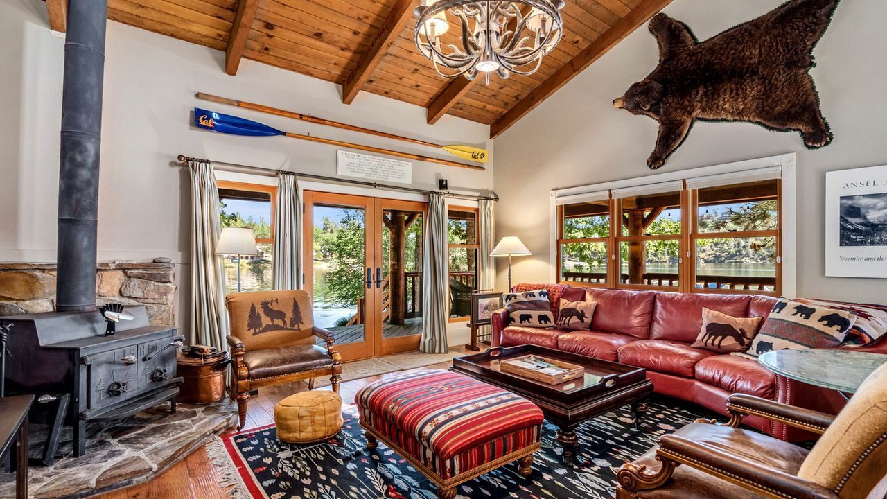 Photo of Livingroom in Groveland