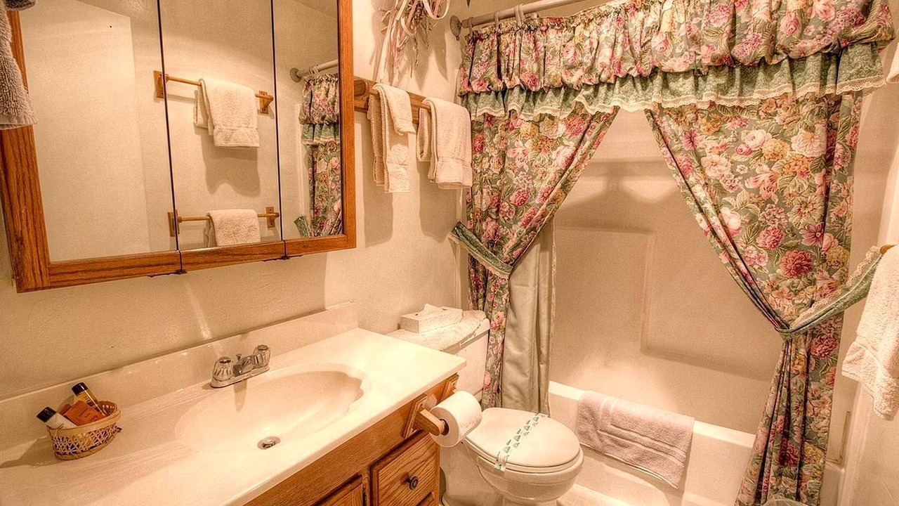 Photo of Bathroom in Pioneer Trail