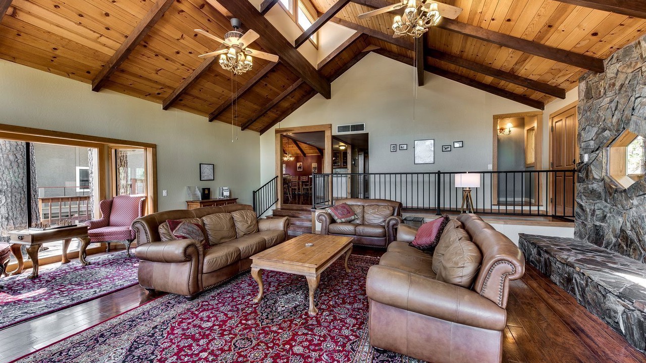 Photo of Livingroom in Groveland