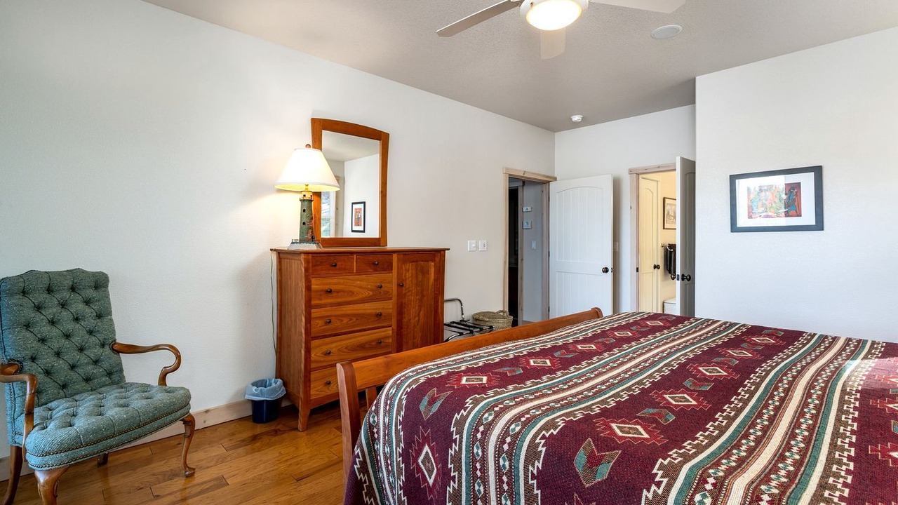 Photo of Bedroom in Groveland