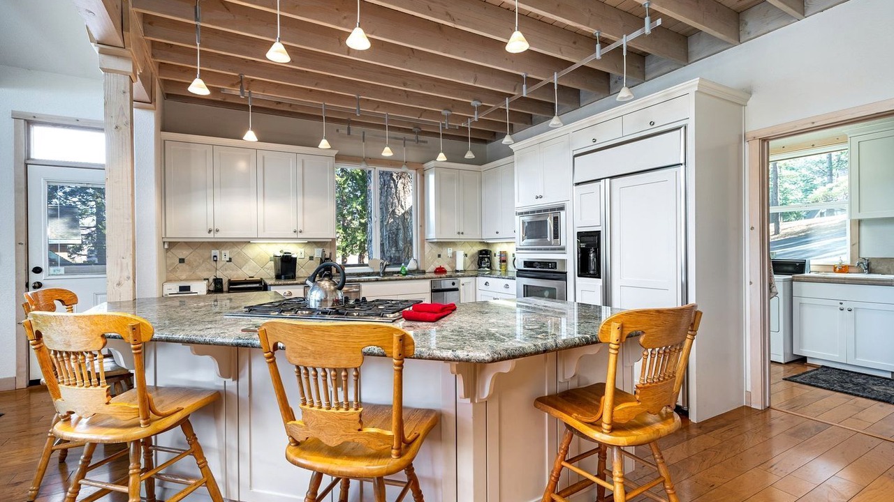 Photo of Kitchen in Groveland