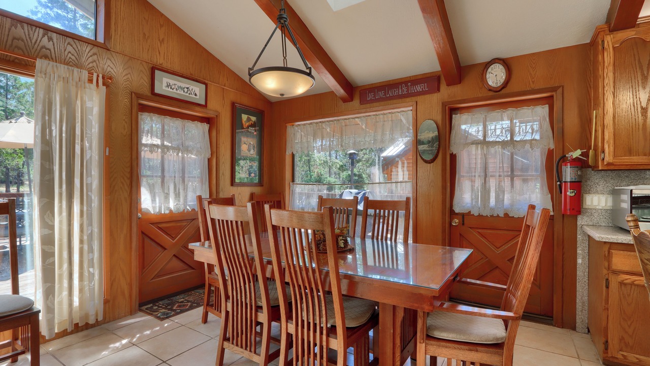 Photo of Livingroom in North Wawona