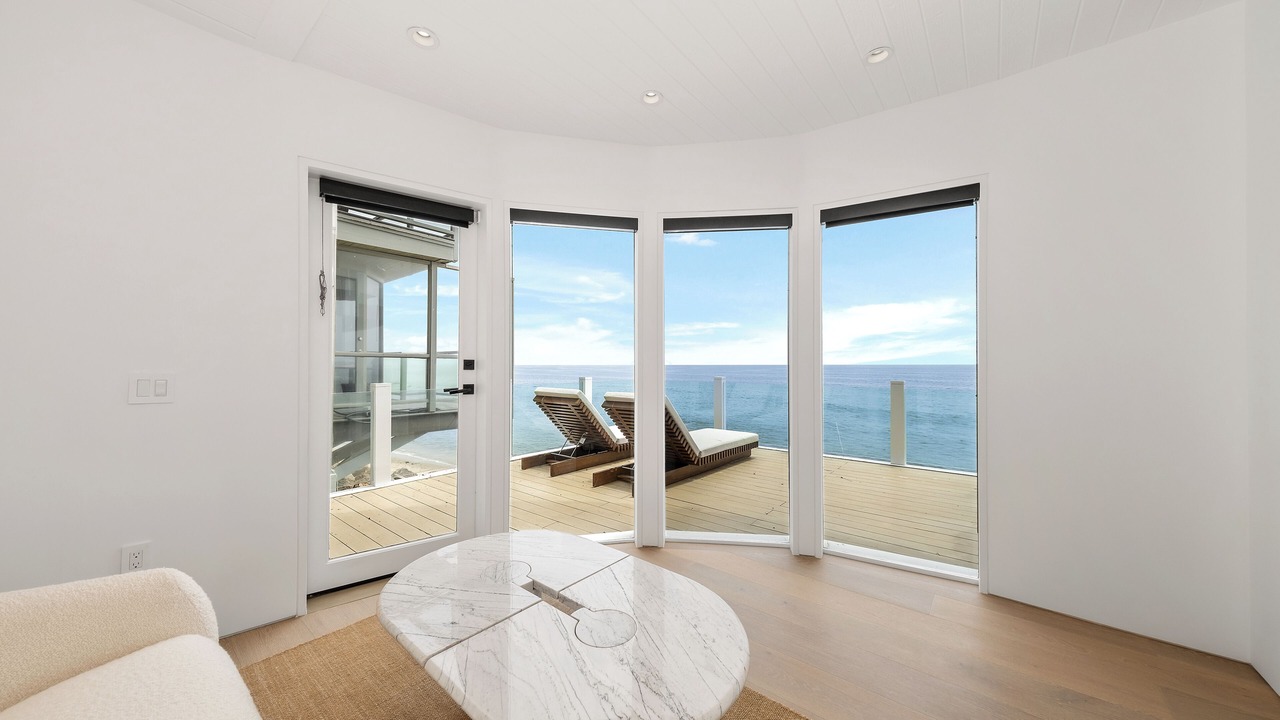 Photo of Livingroom in Eastern Malibu