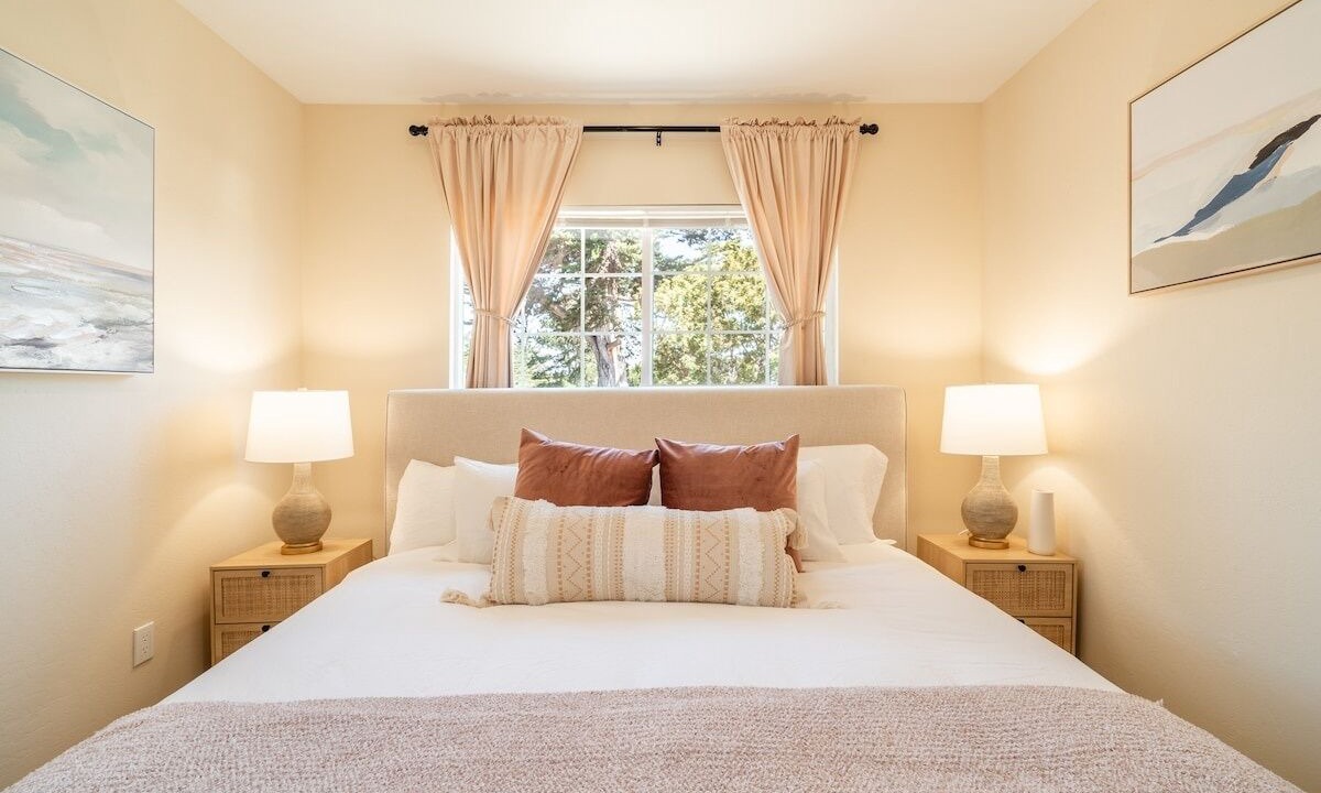 Photo of Bedroom in Del Rey Oaks