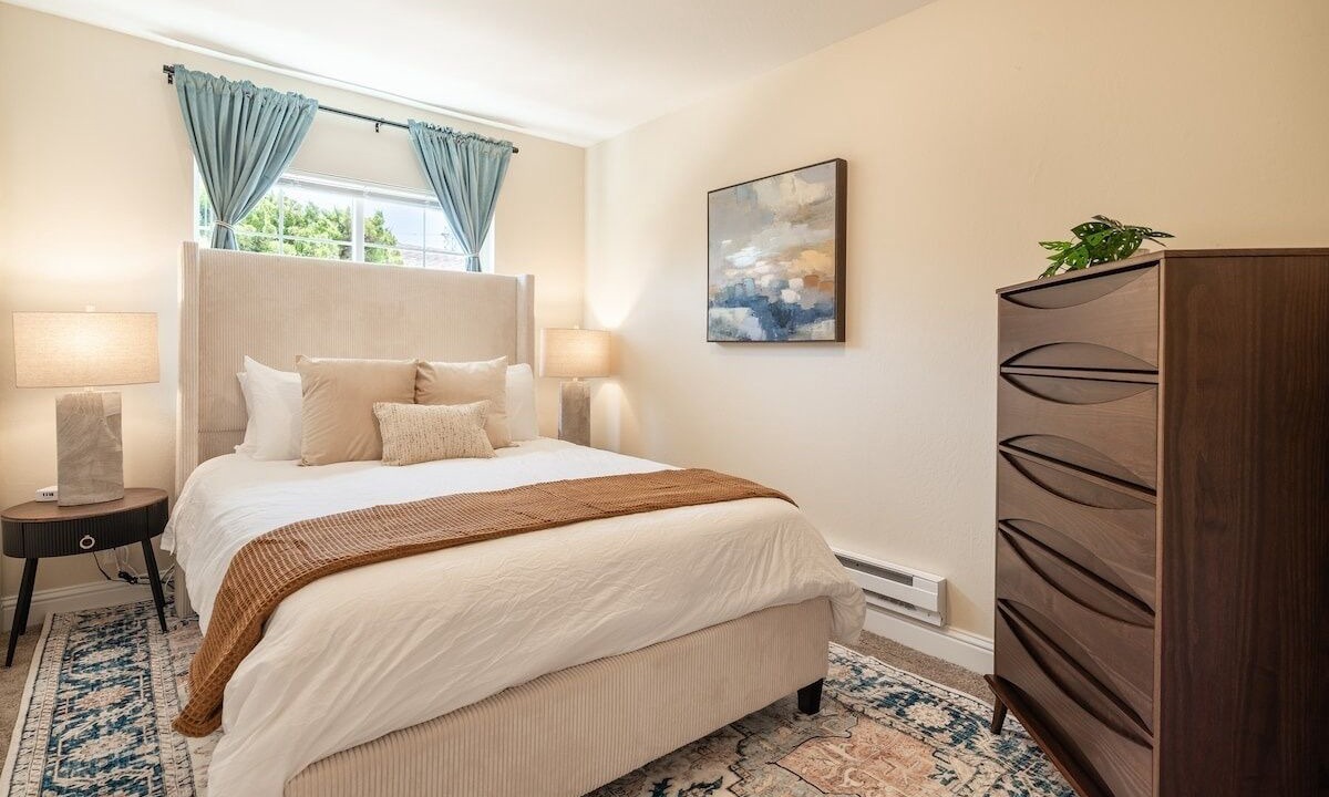 Photo of Bedroom in Del Rey Oaks