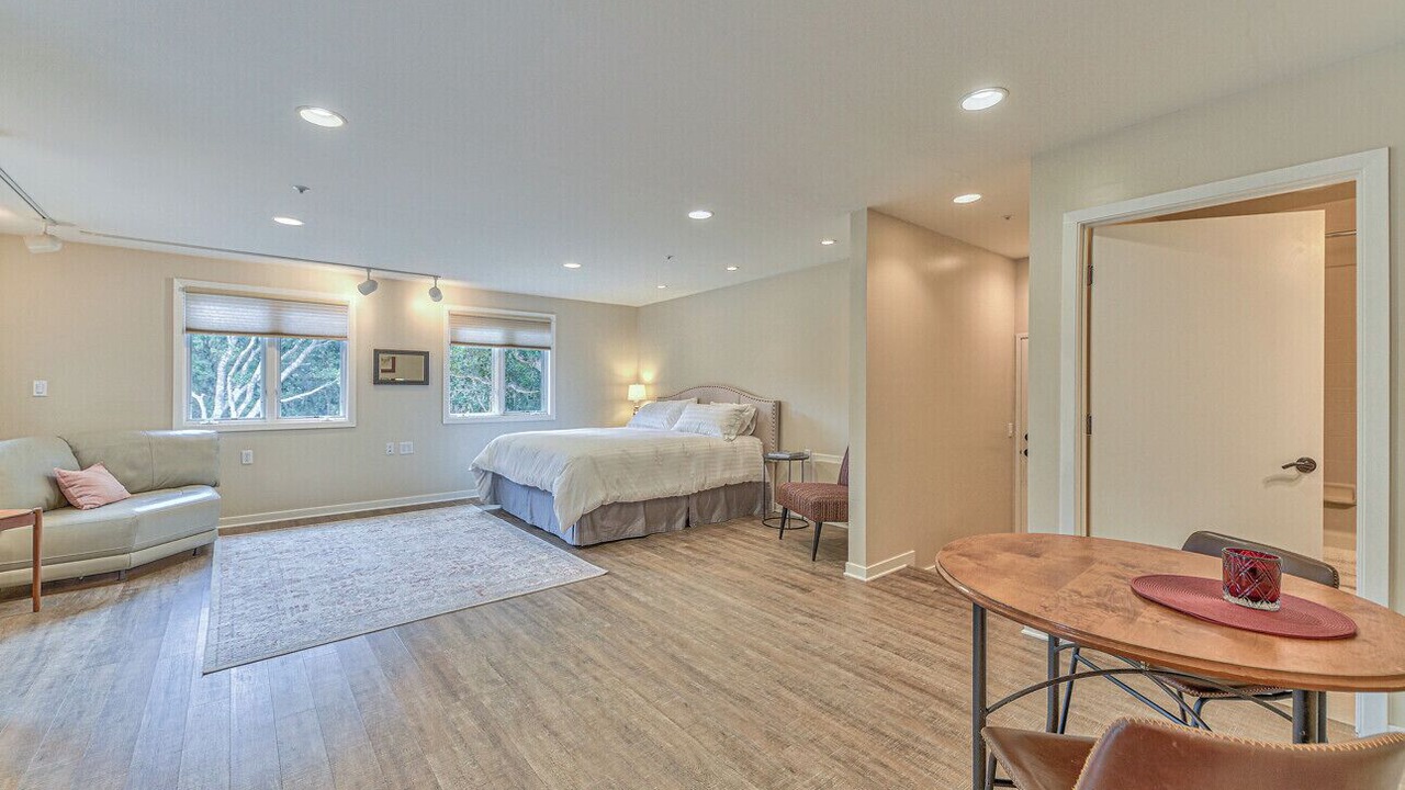 Photo of Bedroom in Munras Avenue