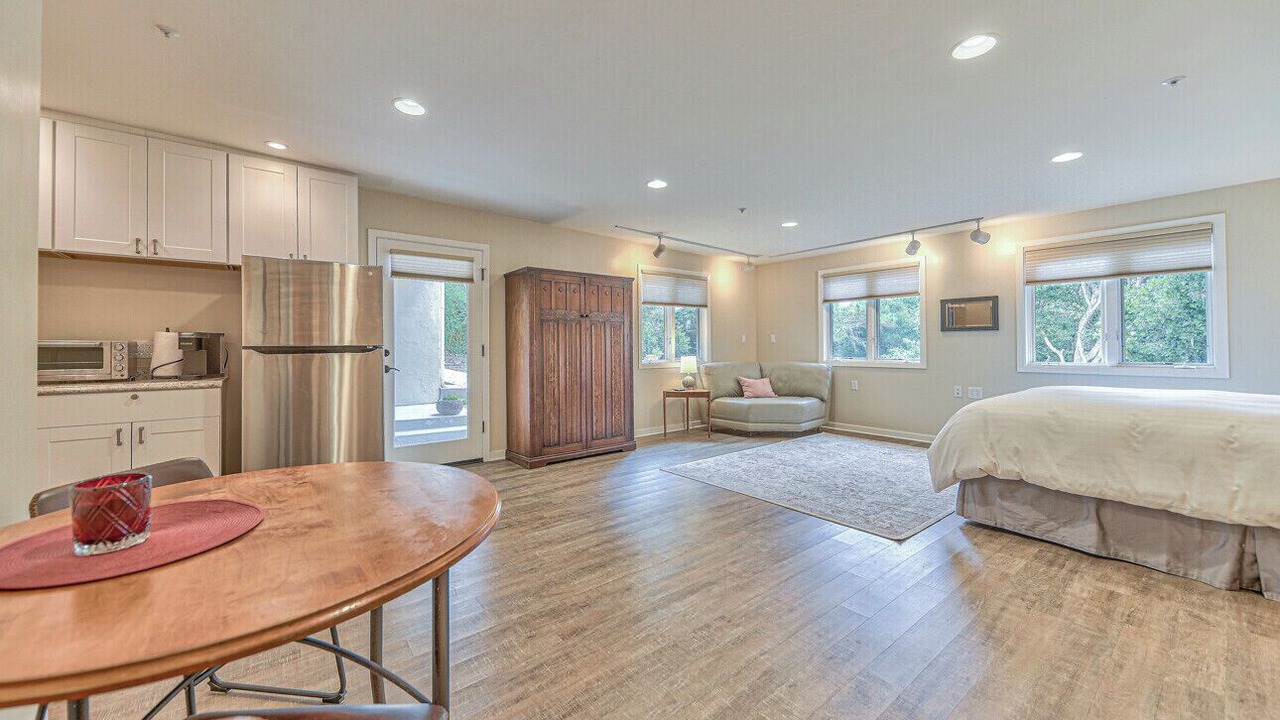 Photo of Bedroom in Munras Avenue