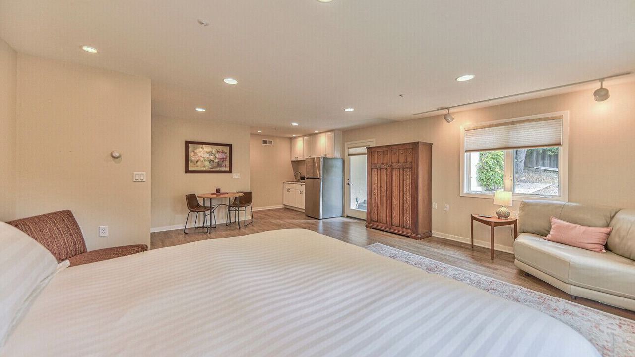 Photo of Bedroom in Munras Avenue