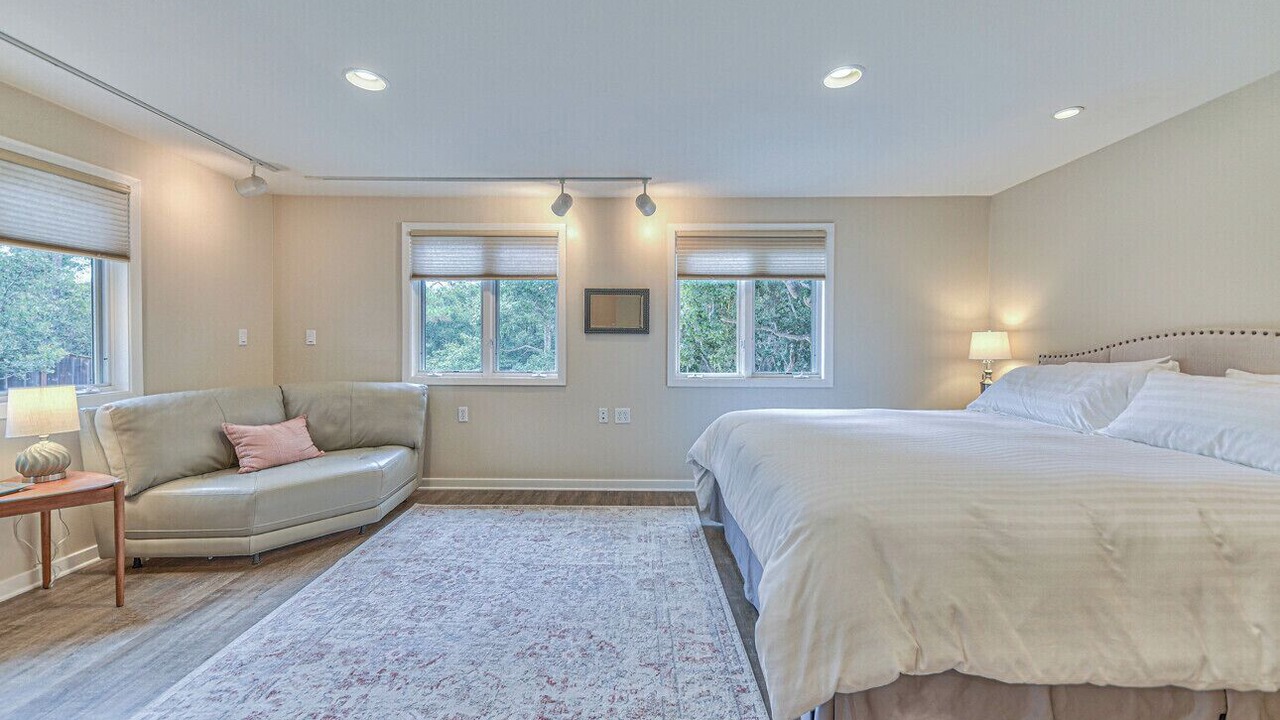 Photo of Bedroom in Munras Avenue