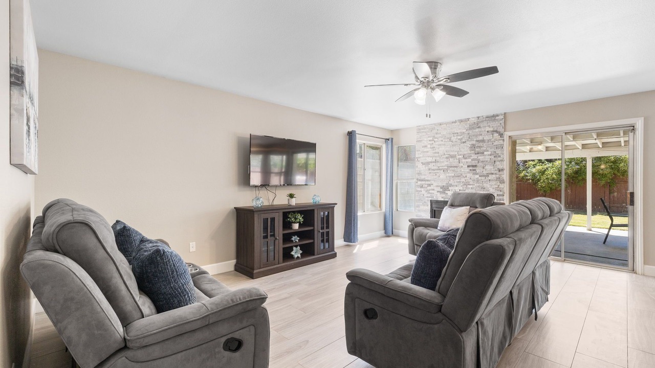 Photo of Livingroom in Pumpkin Center