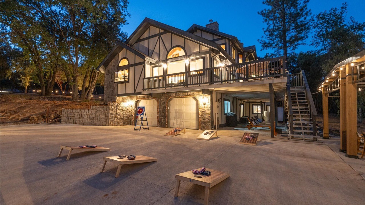 Photo of Patio Balcony in Oakhurst