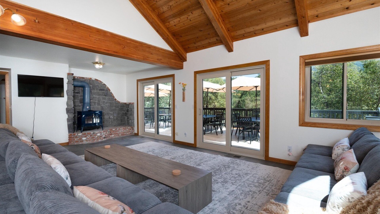 Photo of Livingroom in Oakhurst
