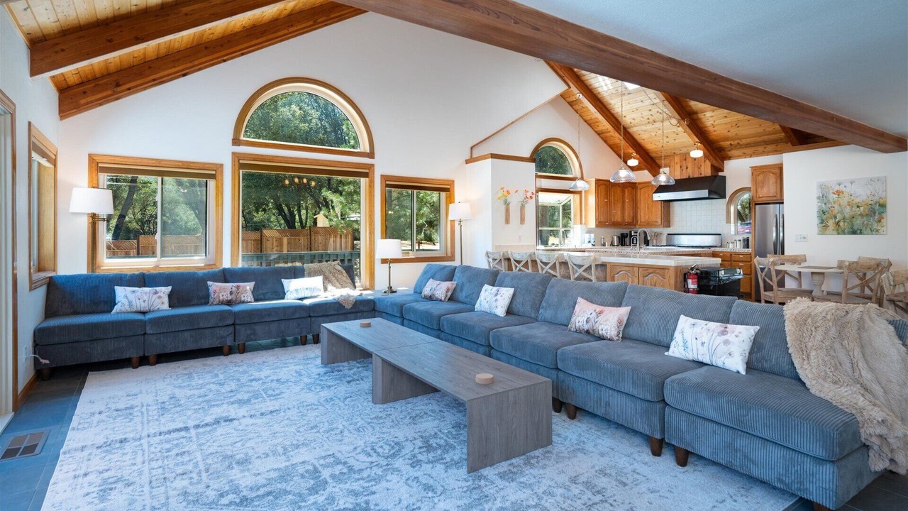 Photo of Livingroom in Oakhurst