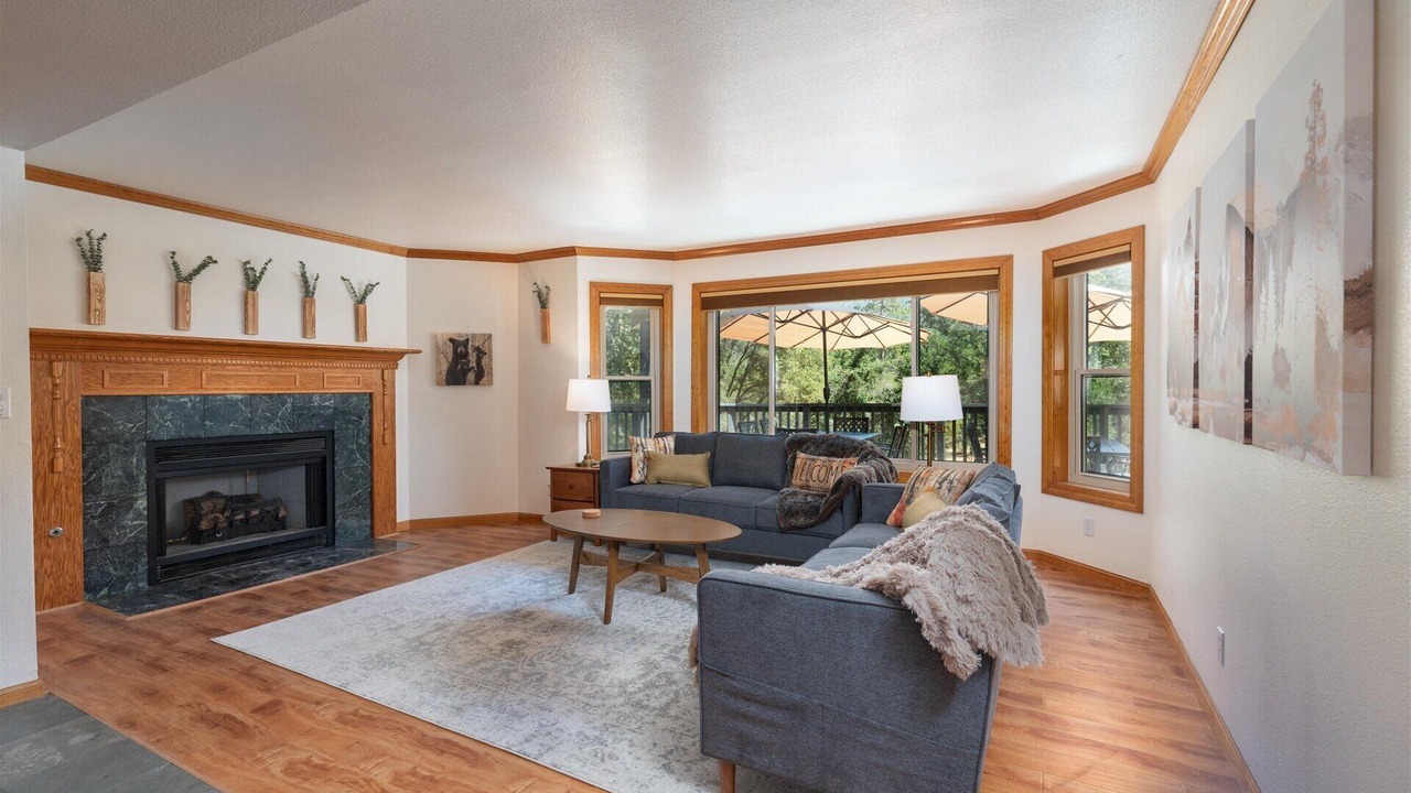 Photo of Livingroom in Oakhurst