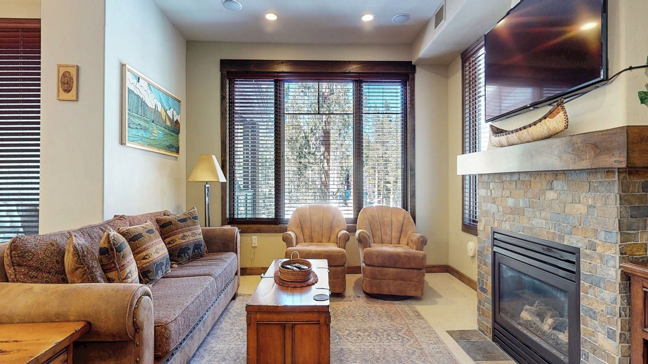 Photo of Livingroom in Woodwinds