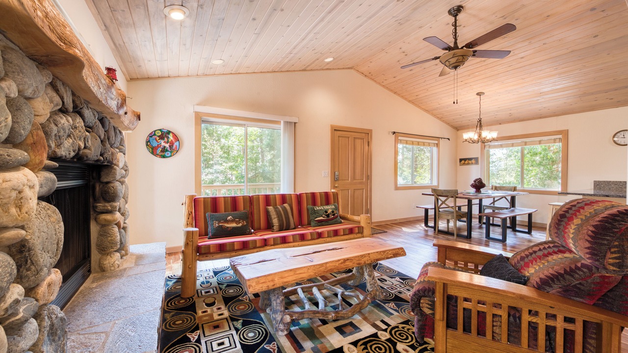 Photo of Livingroom in Brockway
