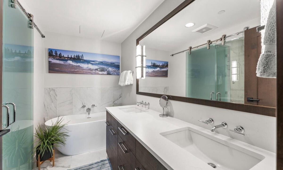 Photo of Bathroom in Stateline