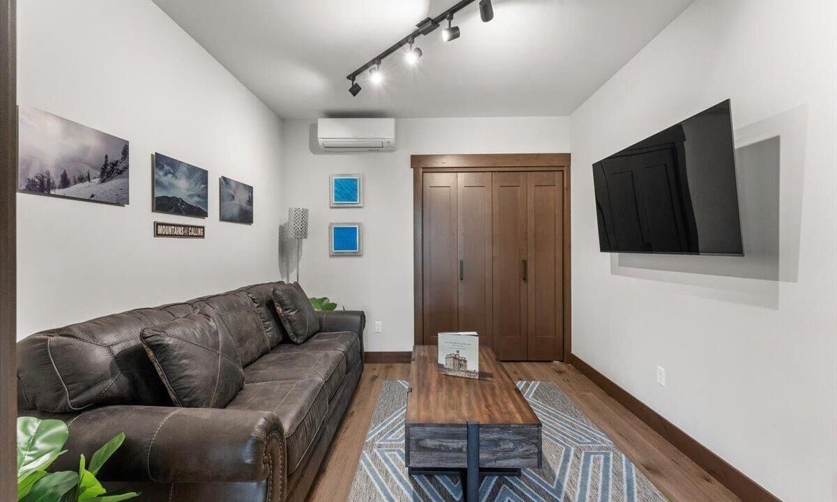 Photo of Livingroom in Stateline