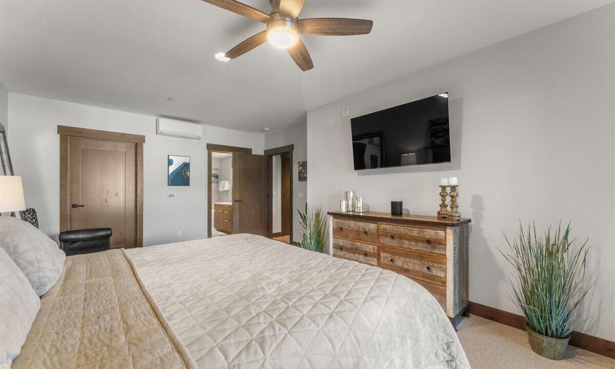 Photo of Bedroom in Stateline