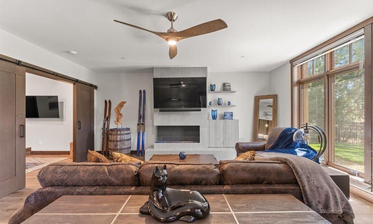 Photo of Livingroom in Stateline
