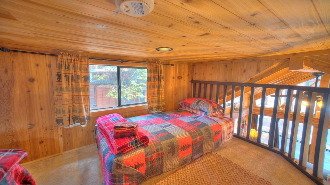 Photo of Bedroom in Tahoe Valley