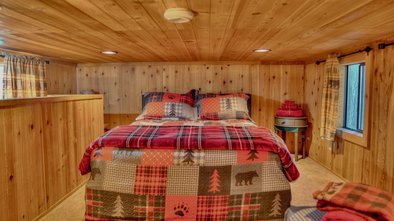 Photo of Bedroom in Tahoe Valley