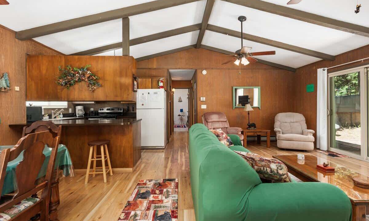 Photo of Livingroom in Sierra Cedars