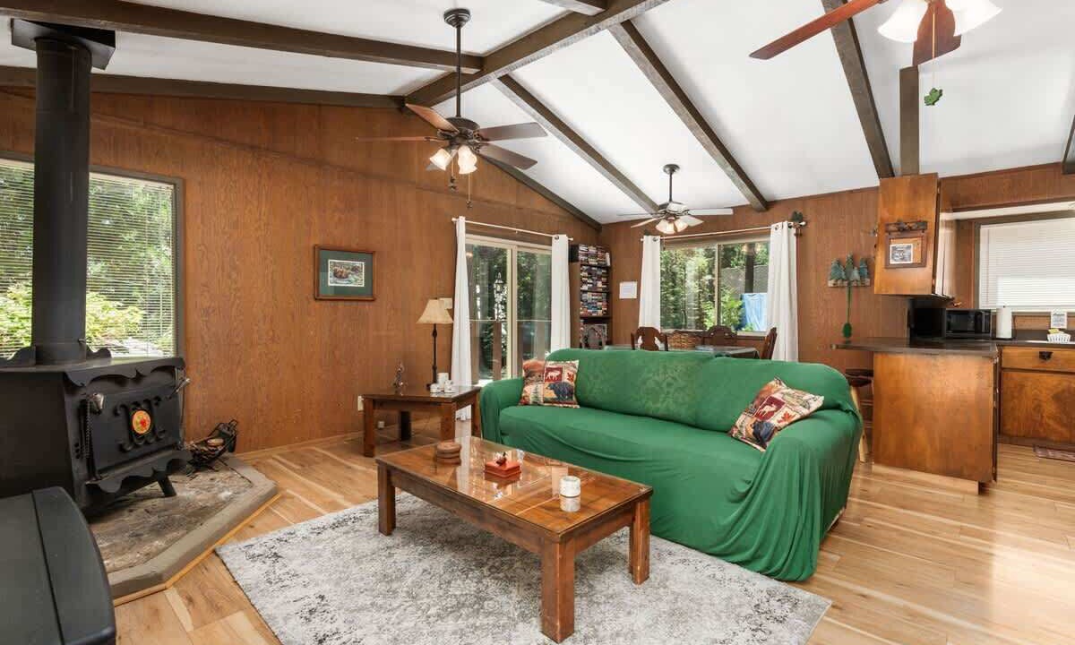 Photo of Livingroom in Sierra Cedars