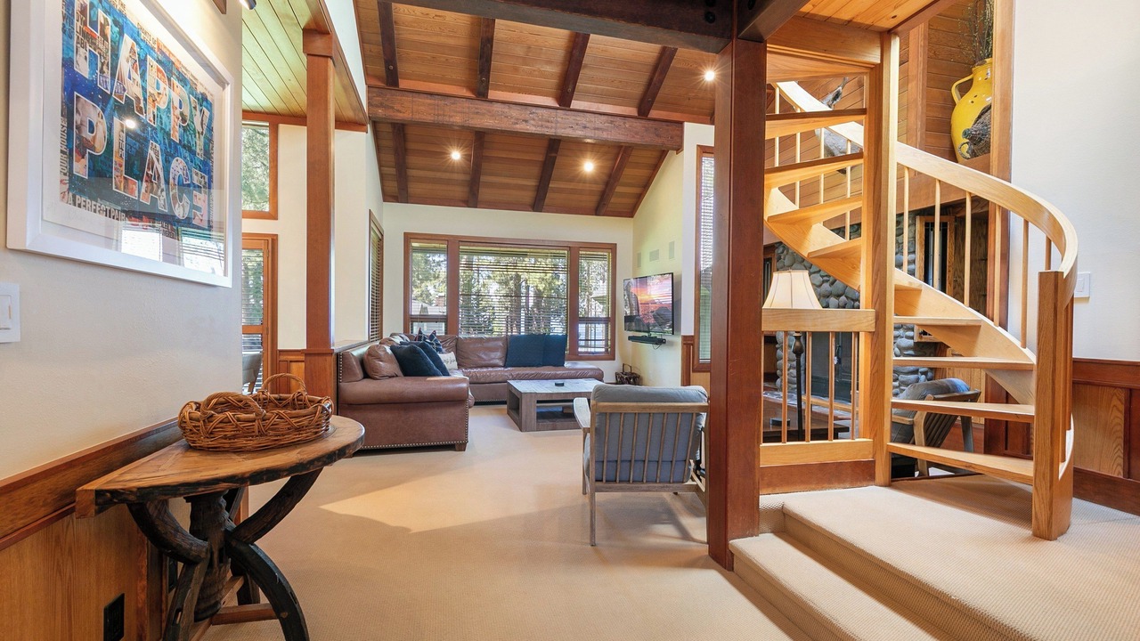 Photo of Livingroom in Chambers Lodge