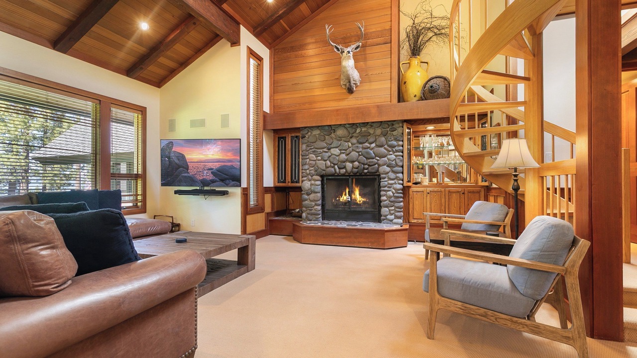 Photo of Livingroom in Chambers Lodge