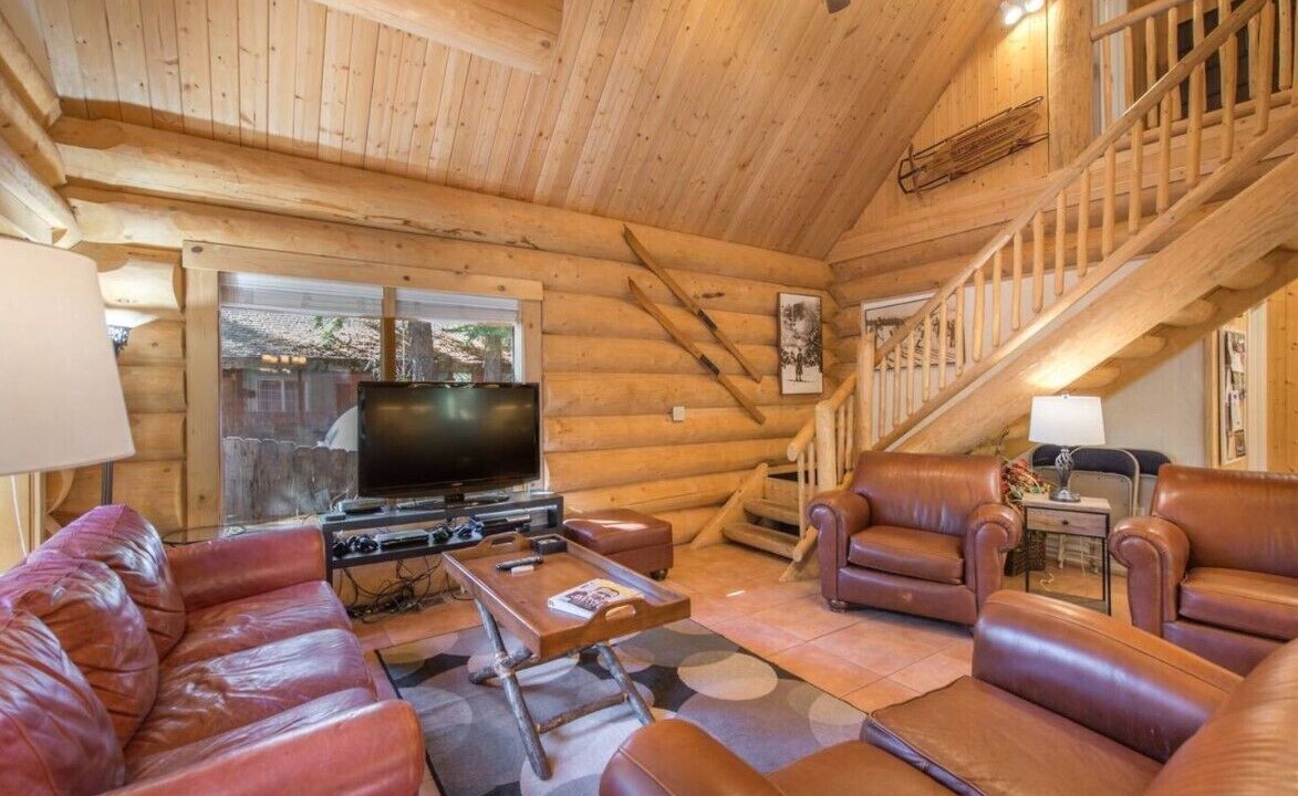 Photo of Livingroom in Tahoma