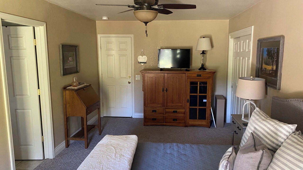 Photo of Bedroom in Oakhurst
