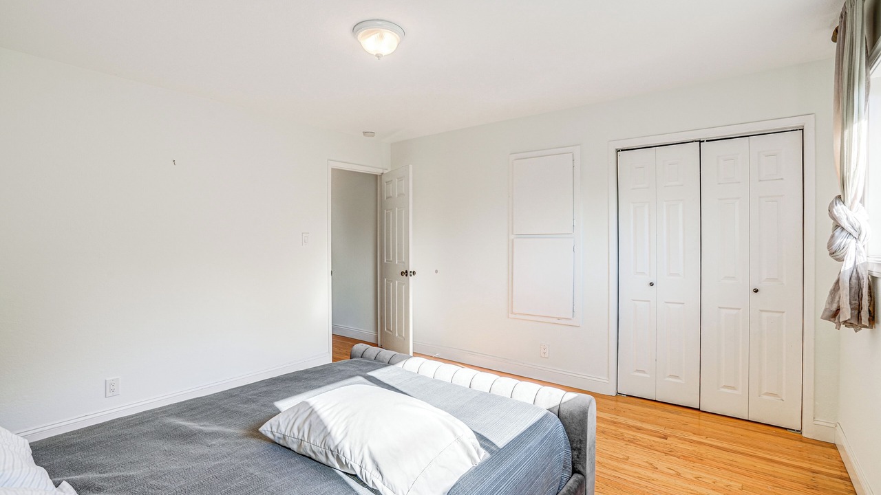 Photo of Bedroom in Oakland