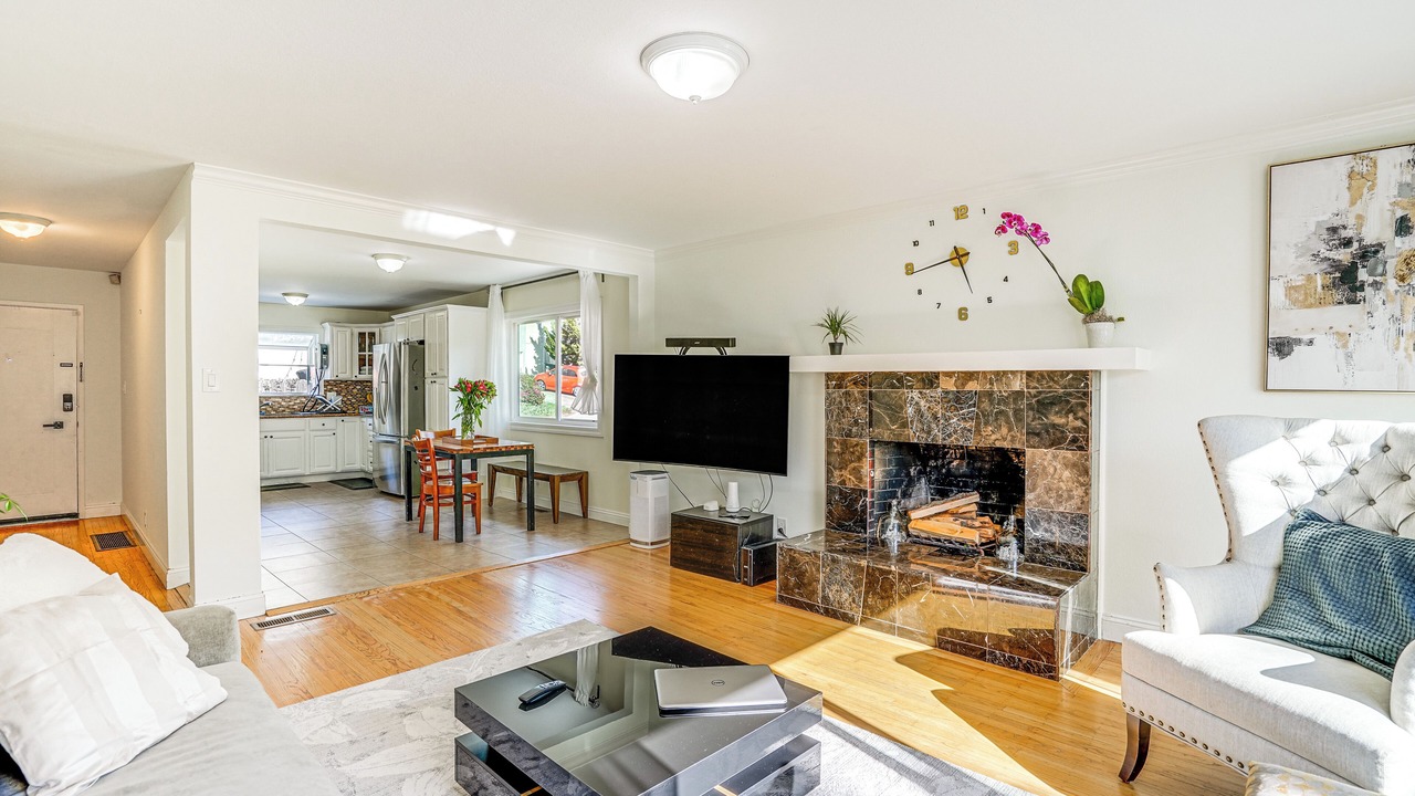 Photo of Livingroom in Oakland