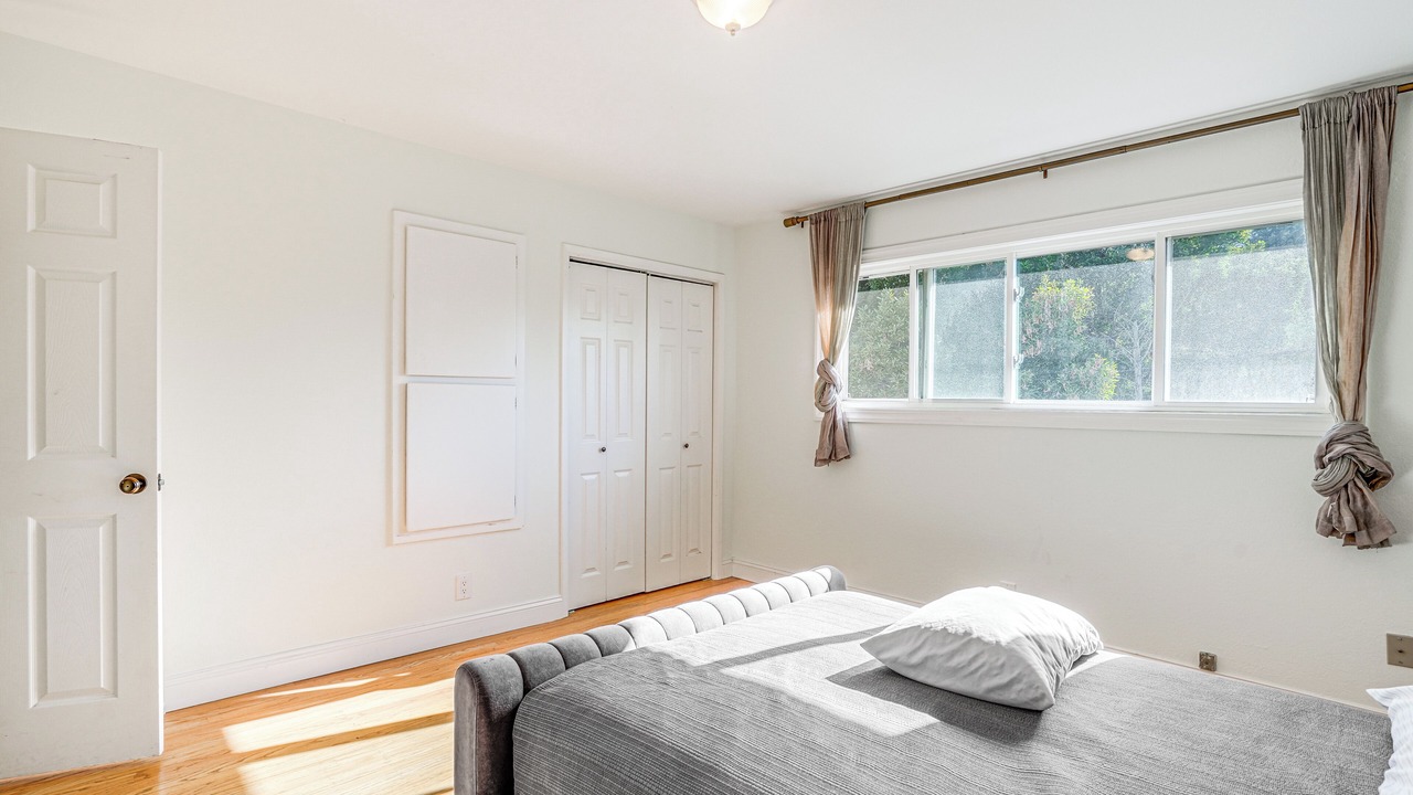 Photo of Bedroom in Oakland