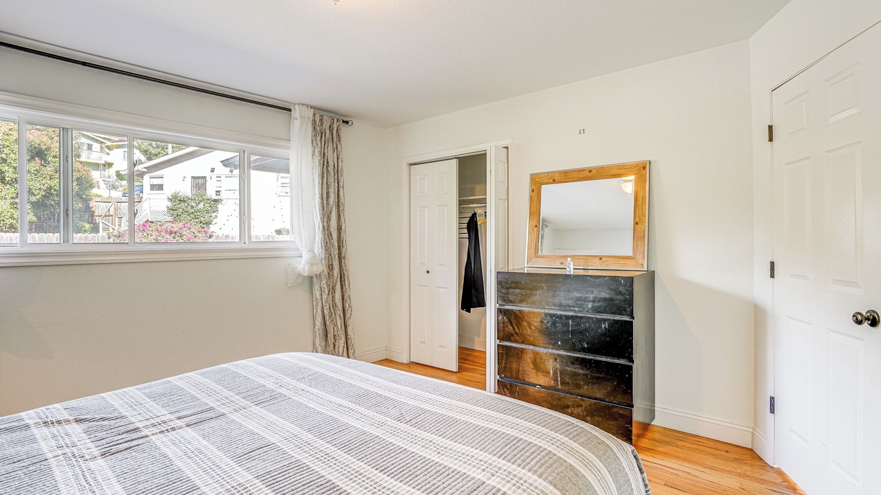 Photo of Bedroom in Oakland