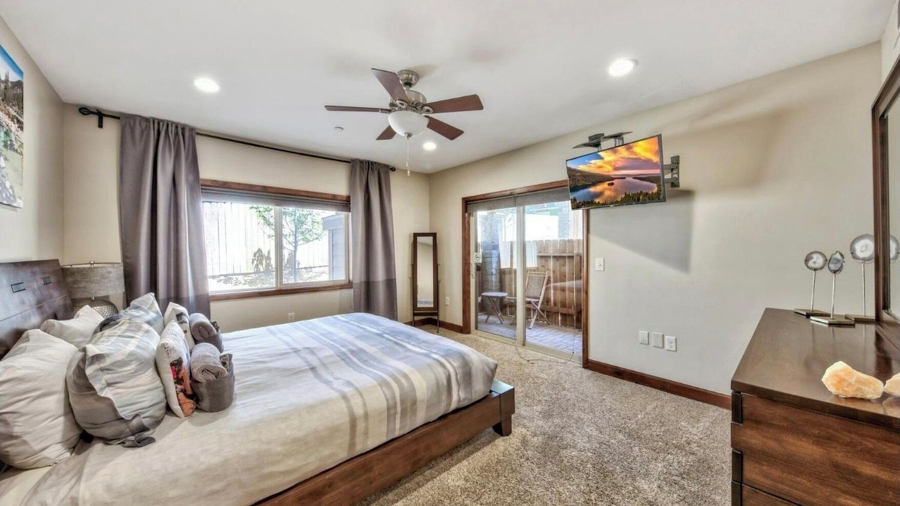 Photo of Bedroom in Tahoe Meadows