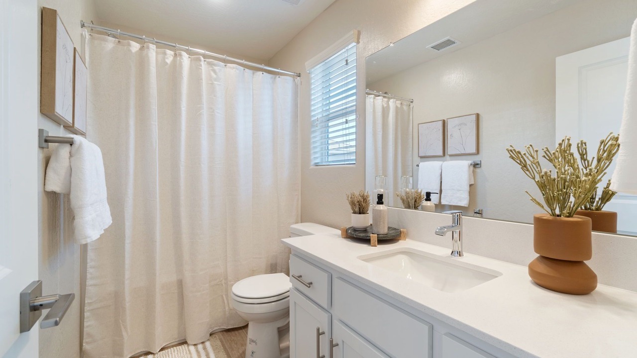 Photo of Bathroom in Raisin