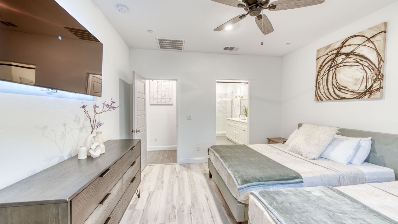 Photo of Bedroom in Raisin