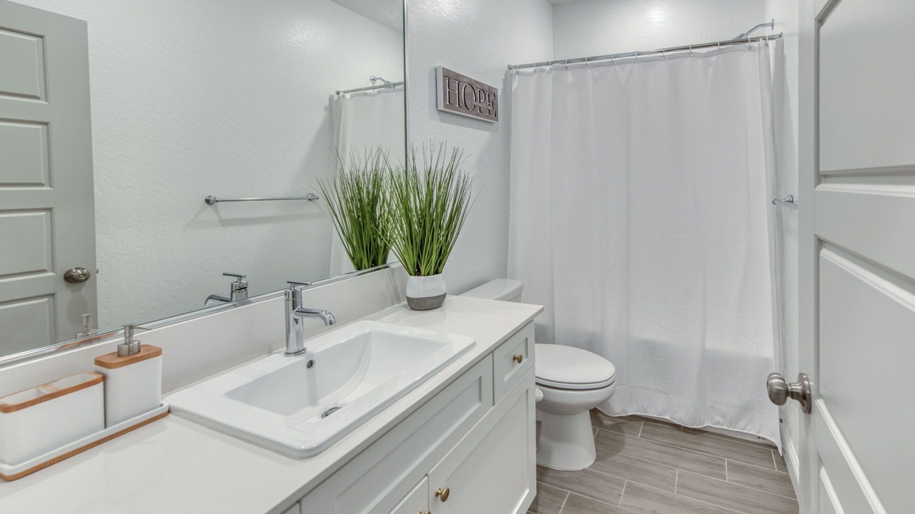 Photo of Bathroom in Raisin