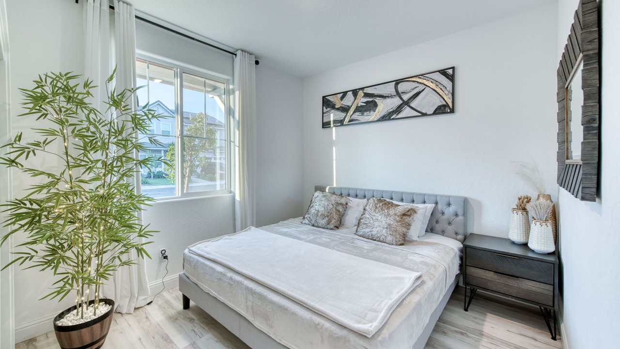 Photo of Bedroom in Raisin