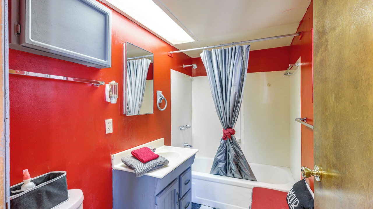 Photo of Bathroom in Green Valley Lake